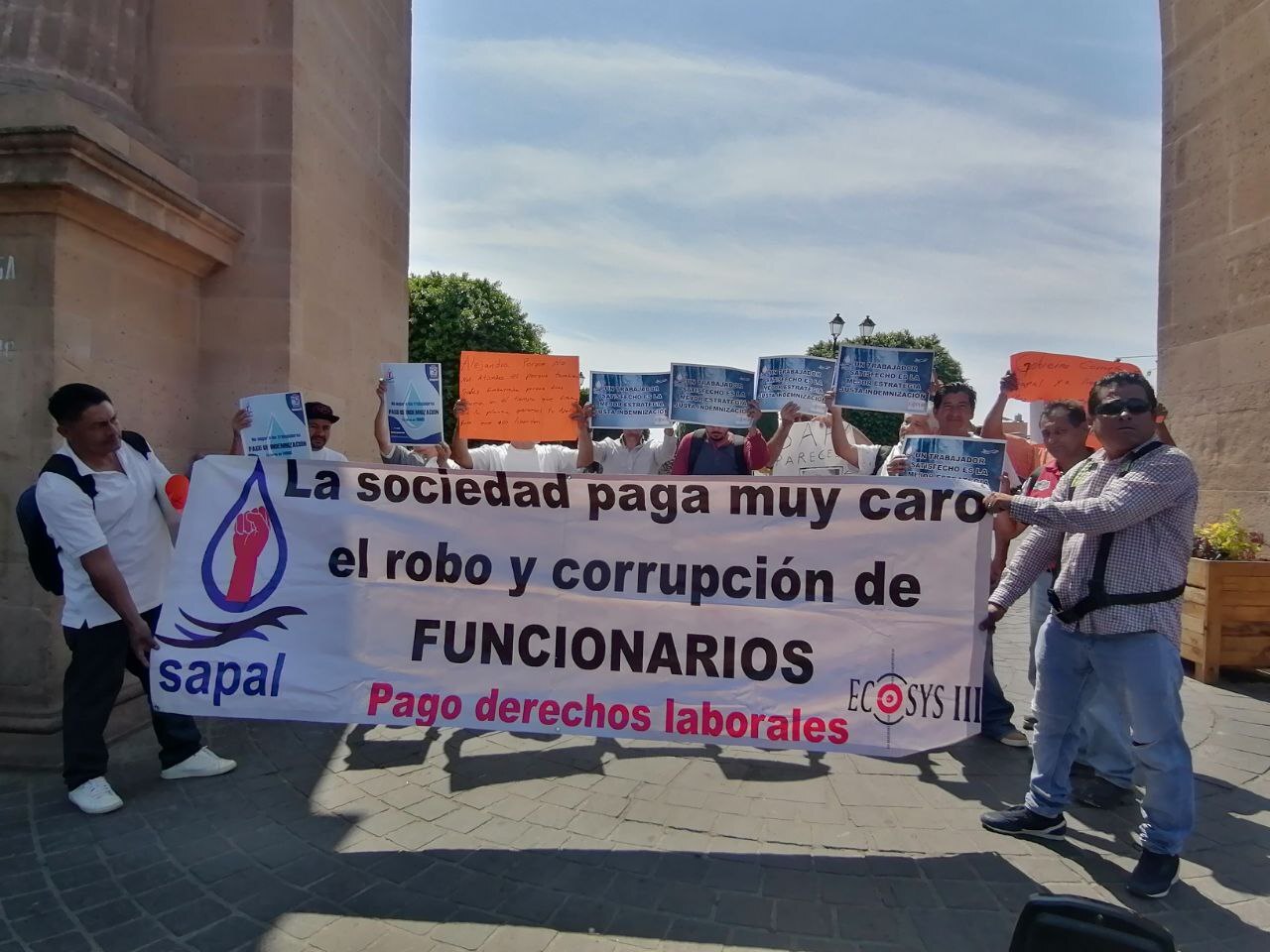 A casi 4 años de lucha, exempleados de ECOSYS III protestan por sus liquidaciones en León