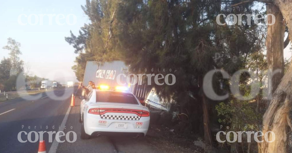 Choque deja un conductor de tráiler sin vida en la carretera Irapuato – Abasolo 