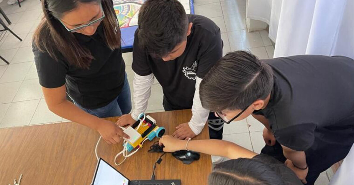 Secundaria de Valle de Santiago crea su propio taller de robótica y aspira al First Lego League