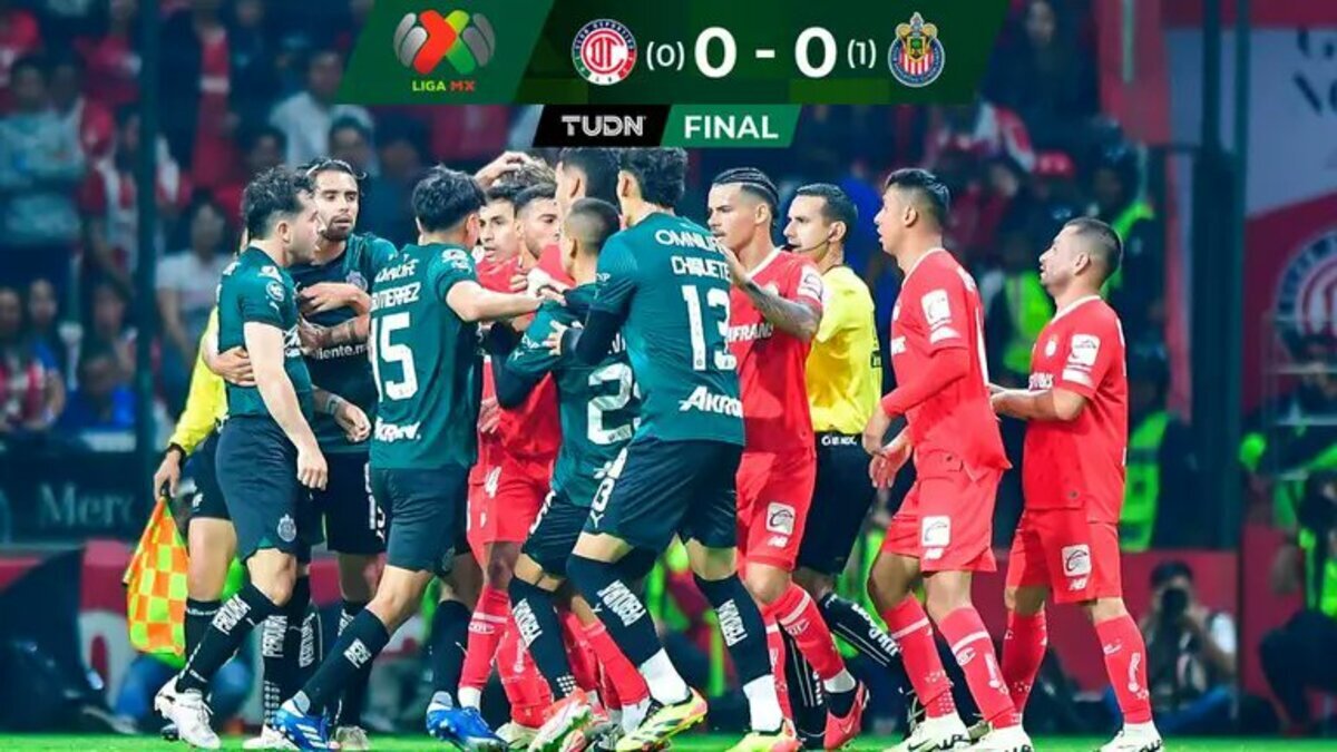 Chivas avanza a semifinales en medio de drama y polémica en duelo contra Toluca