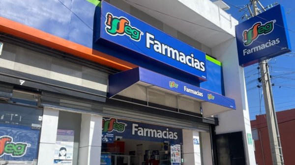 Con herida de bala José Guadalupe fue víctima de homicidio en Farmacia ISSEG en Guanajuato capital 