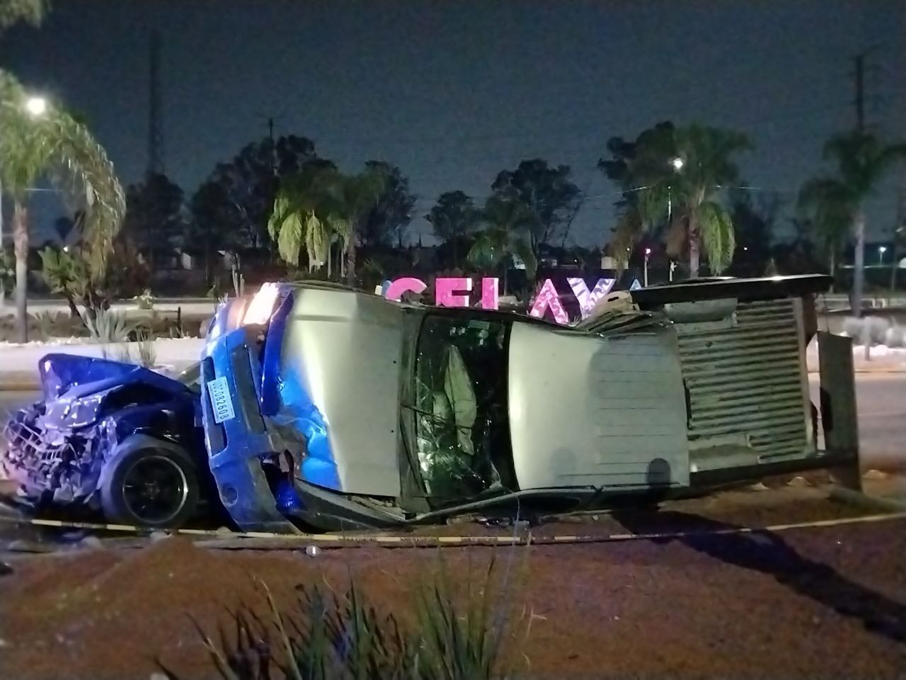 Choque entre camioneta y camaro en glorieta de Celaya a Juventino deja cuatro heridos