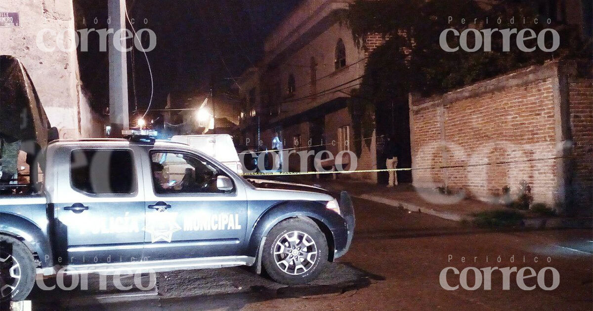 Asesinan a pareja de jóvenes frente al Fraccionamiento Molinos de Salvatierra