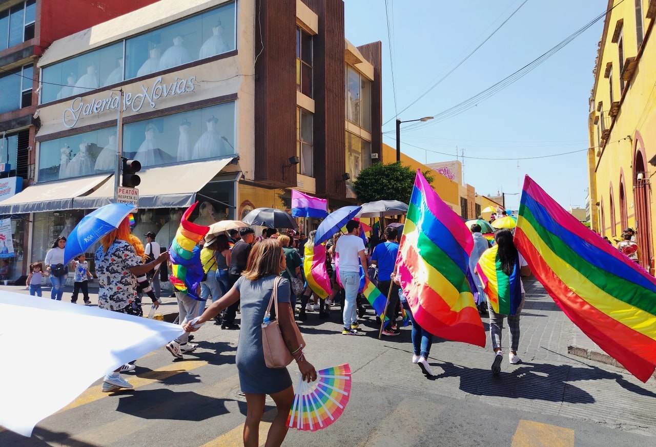 ‘Marcha por un Celaya Sin Discriminación Laboral y Escolar’ llenan de color y alegría las calles 