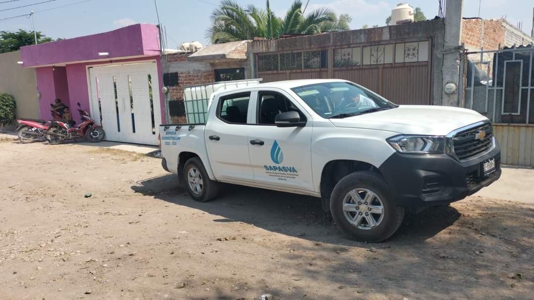 Desperdician agua potable en siembras de nopal en Valtierrilla, Salamanca