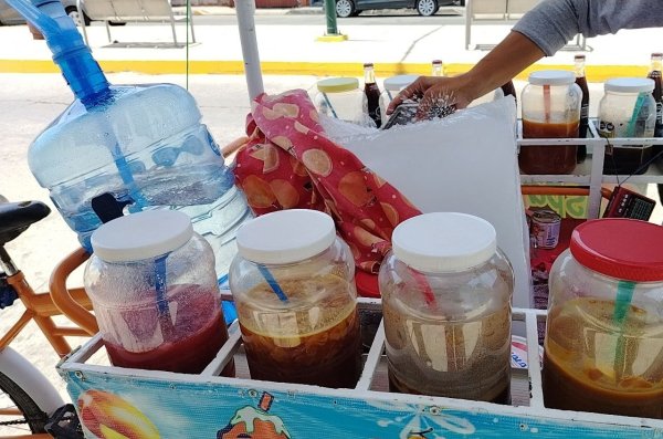 Ola de calor aumenta venta de raspados y aguas frescas en Guanajuato | Video