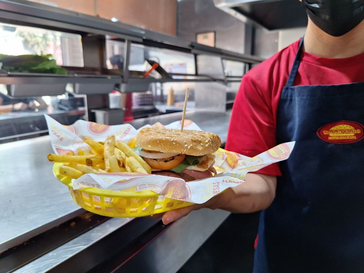 Día de la Hamburguesa: así disfrutaron en León de sus hamburguesas de 1 peso | Video 