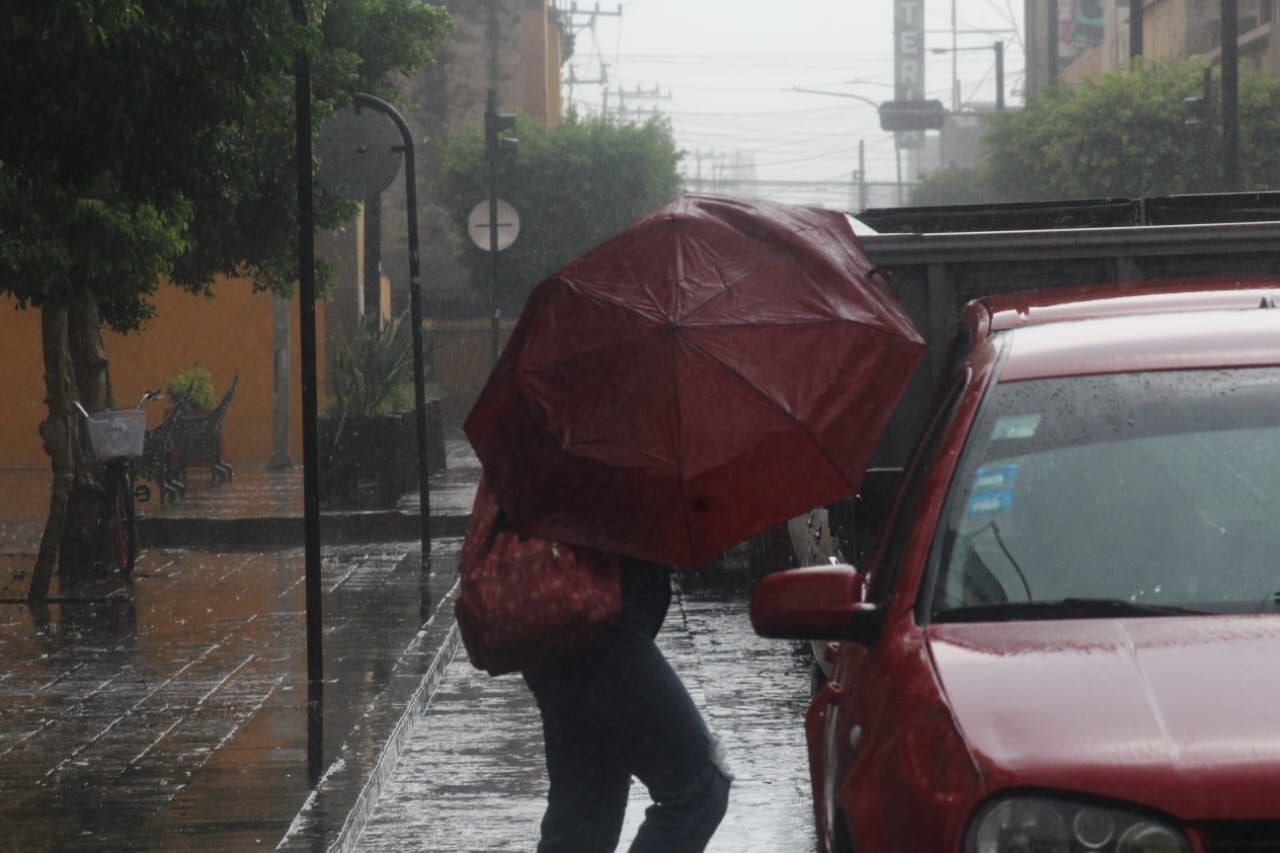 Video | ¿Adiós al calor? Sorprenden lluvias en Guanajuato con fuertes vientos y hasta granizo 