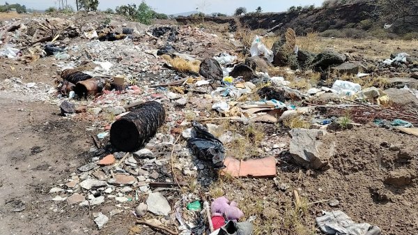 Convierten en basurero clandestino carretera de Salamanca a Valle de Santiago