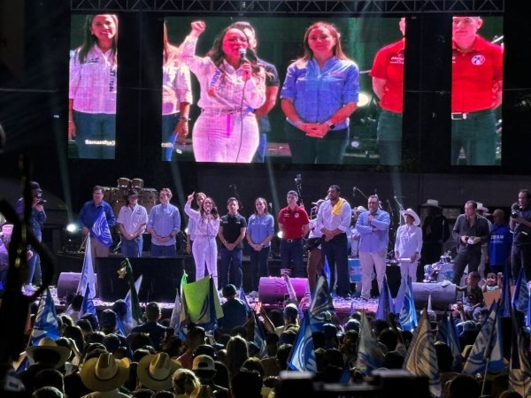 Cierre de campaña de Samantha Smith llena la Plaza de las Ranas en Guanajuato 