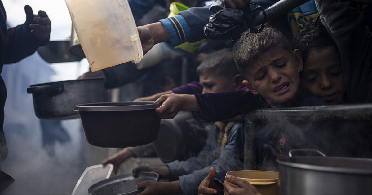 Niños sufren hambre porque ayuda humanitaria no entra en Gaza, OMS