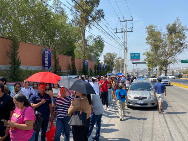 Ciudadanos esperan casi 3 horas para poder votar en León, “nunca había visto algo así”