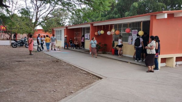 Hombres encapuchados entran a casillas en San José de Jorge López en Irapuato