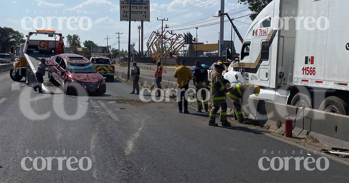 Volcadura en la carretera Silao-León deja a una madre e hija lesionadas 