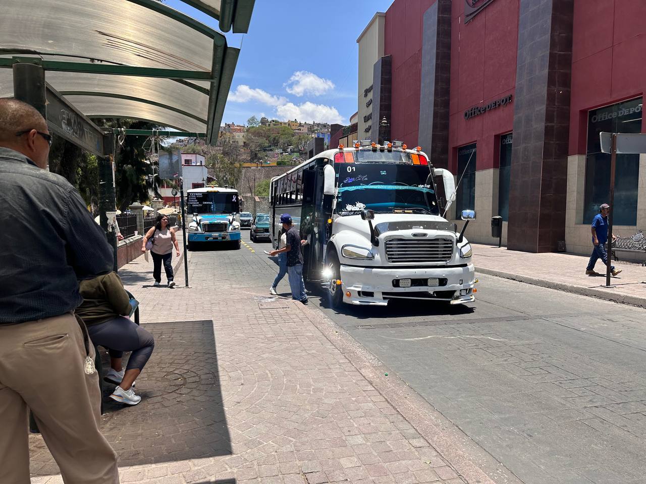 “Huelen a todo“: explotan usuarios contra el transporte público de Guanajuato