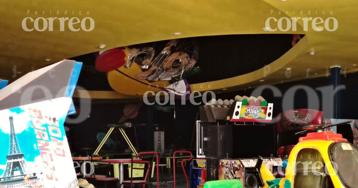 Incendio consume local de videojuegos en la Plaza La Luciérnaga de San Miguel de Allende 