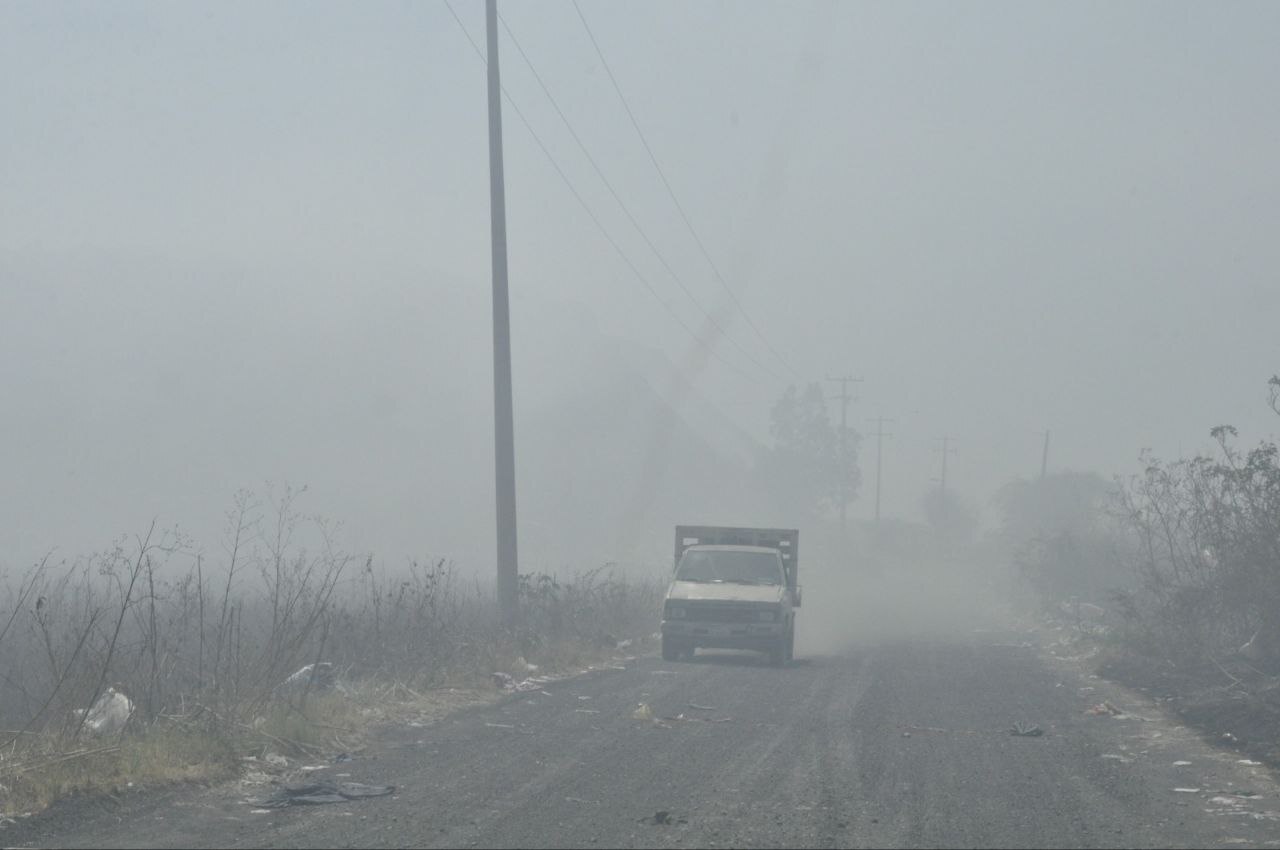 Incendio en tiradero de Valle de Santiago provoca enfermedades a habitantes cercanos