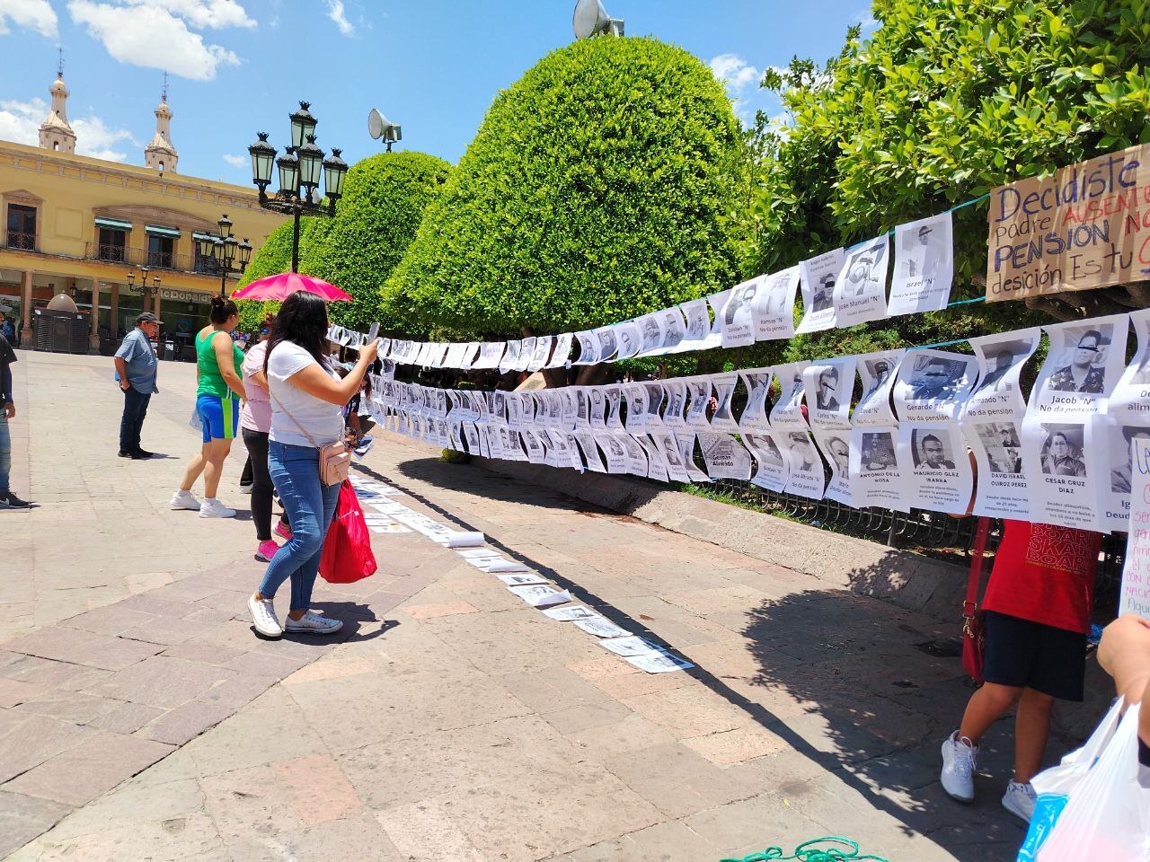 Tendedero de deudores de pensión alimentaria  frente a la presidencia de León