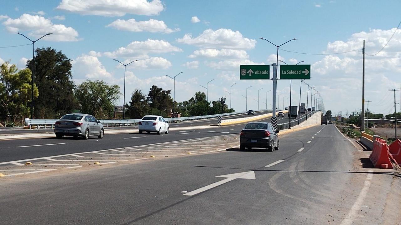 Ya funciona el nuevo puente de La Soledad en Irapuato 