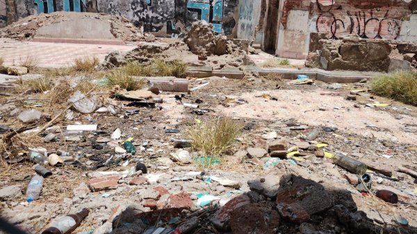 Basura acumulada en casas antiguas de Irapuato atrae plagas y aumenta riesgos de incendio