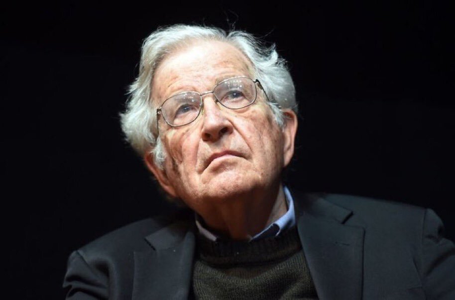 Estos son los mejores memes a la Fake News de la supuesta muerte de Noam Chomsky 