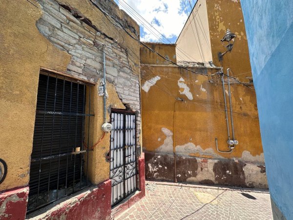 Entre basura e inseguridad, dejan en el abandono al Callejón de Calixto de Guanajuato 