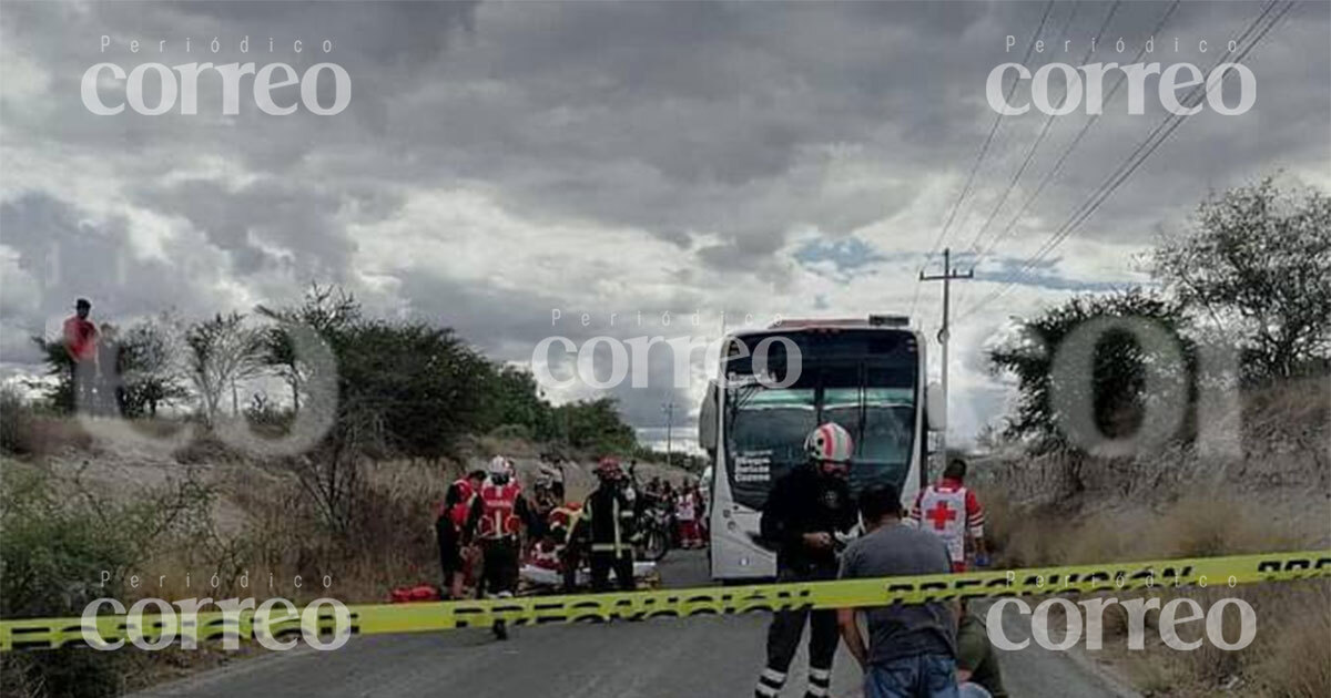 Muere motociclista tras chocar contra camioneta en carretera San Miguel de Allende - Guanajuato