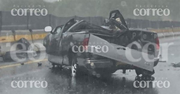 Choque y volcadura deja tres personas heridas en la carretera Celaya-Querétaro