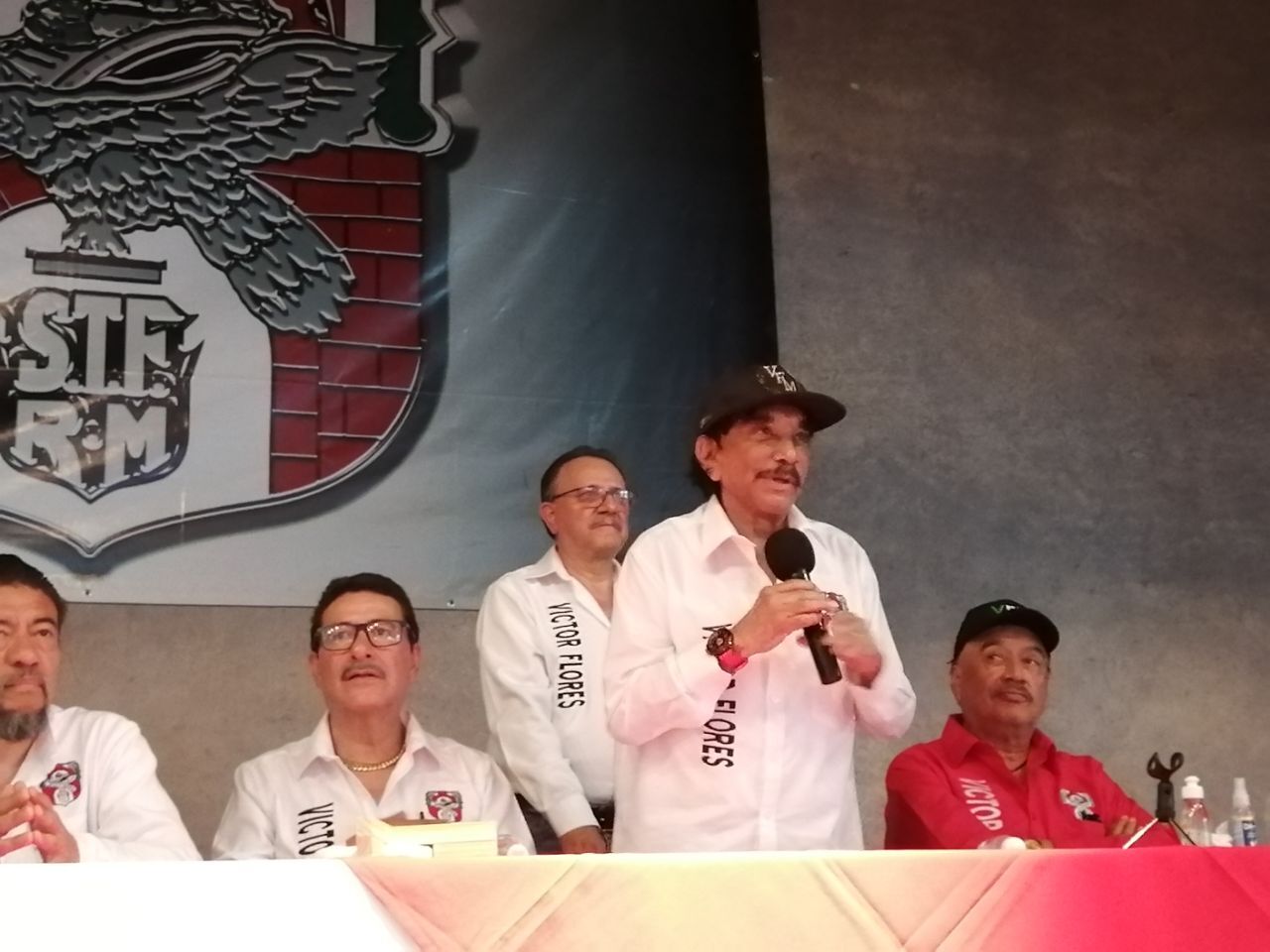 Ferrocarrileros de Guanajuato apoyan reelección del líder sindical Víctor Flores