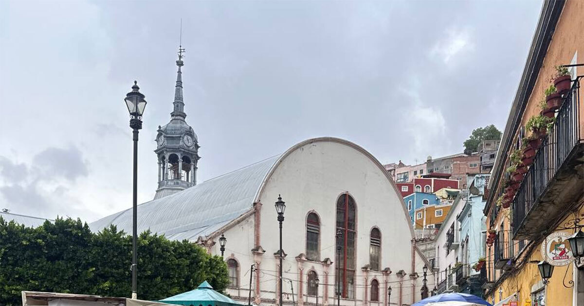 Con goteras y sin apoyo, dejan a comerciantes del Mercado Hidalgo en Guanajuato