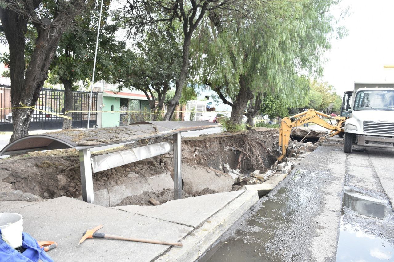 Lluvias provocan hundimiento en Camino San José de Guanajuato en Celaya 