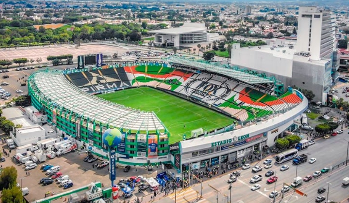 ¿Cuánto es la capacidad del estadio de León?