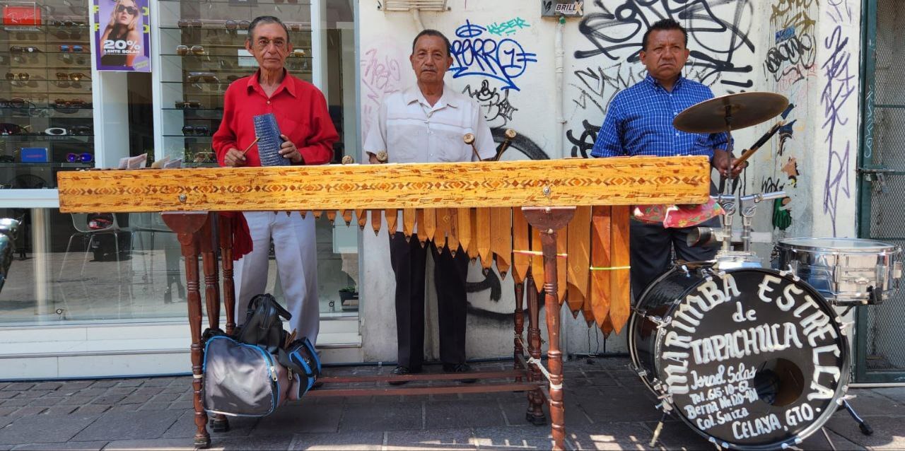 La Estrella de Tapachula lleva la tradición de la marimba a las calles de Celaya