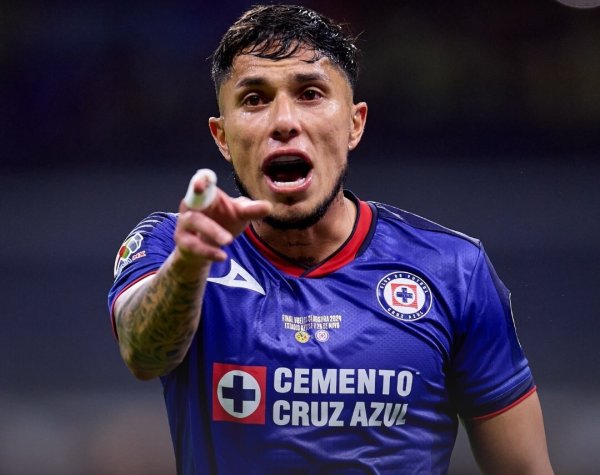 Cruz Azul busca terminar su relación laboral con Carlos Salcedo