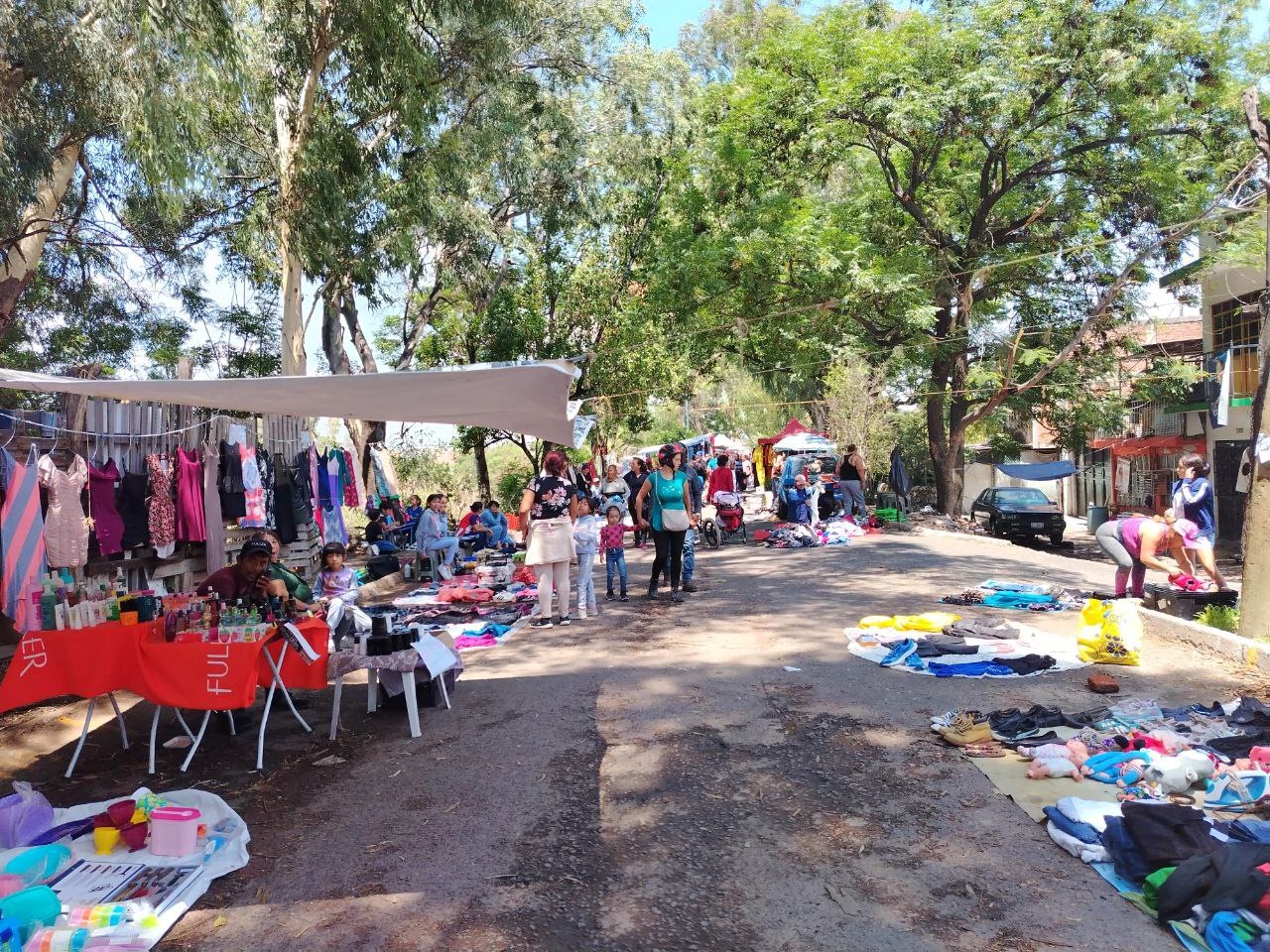 Por falta de permisos, Fiscalización retira a comerciantes del Tianguis de los Viernes en Salamanca 