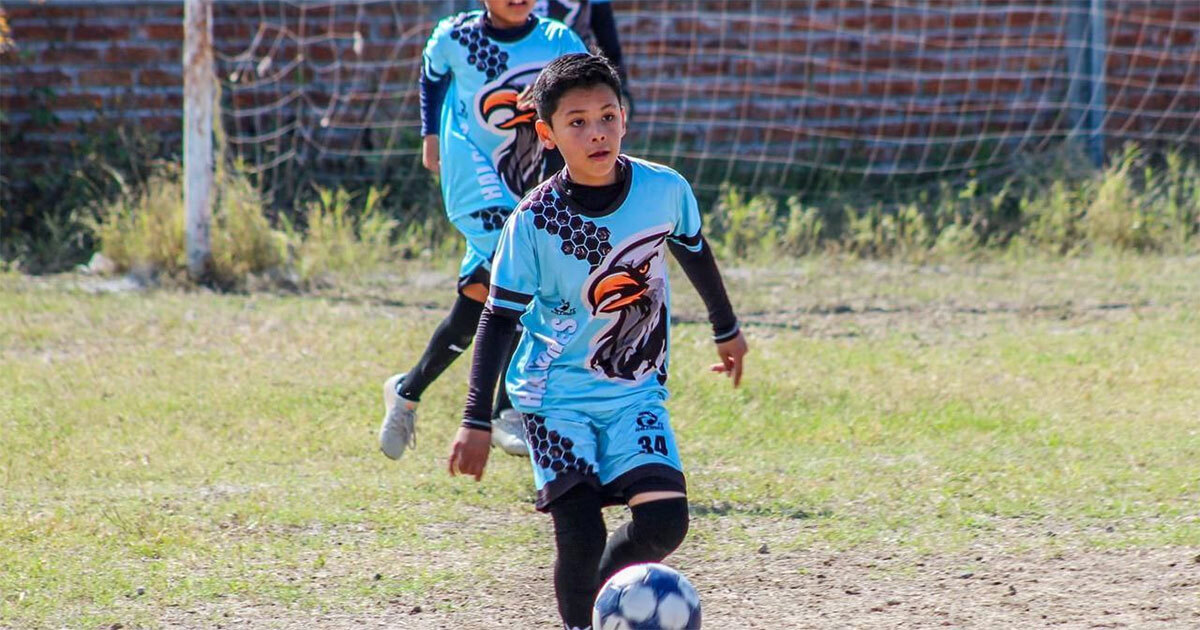 A sus 11 años, Oscar Dilan sueña con ser jugador profesional; va con el Club León 