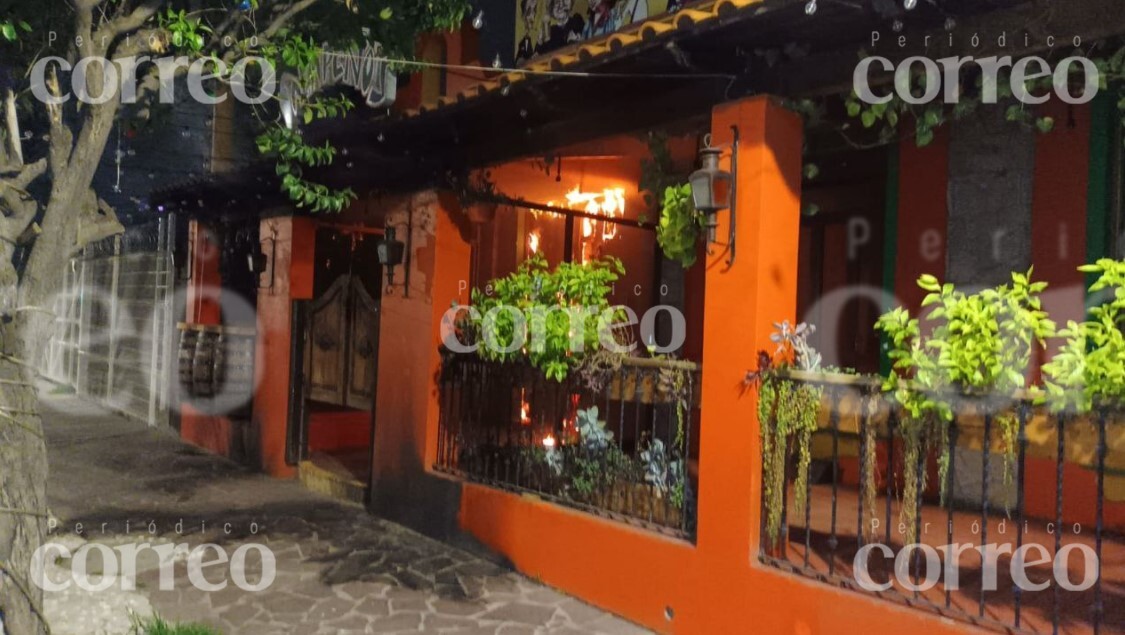 Lanzan artefactos explosivos al bar Jalapeños en Irapuato