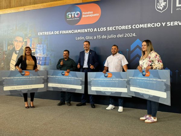 Entrega Fondos Guanajuato  créditos a comerciantes  por 10 millones de pesos 