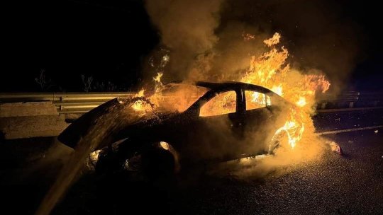 Accidente sobre la carretera Salvatierra-Celaya deja dos heridos y un auto incendiado