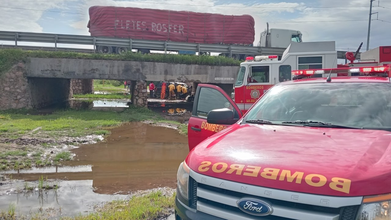 Accidente en San José Iturbide deja una persona fallecida y 5 lesionados entre ellos un menor de edad