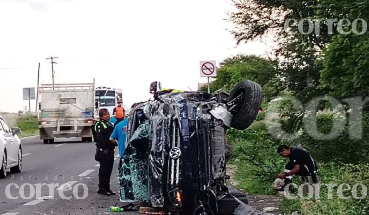 Volcadura en la Guanajuato-Juventino Rosas deja tres heridos