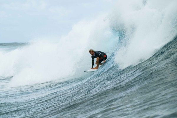 Alan Cleland es el surfista que representa a México en París 2024