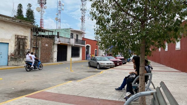 En pleno centro de Silao y con machete en mano, asaltan a jóvenes 