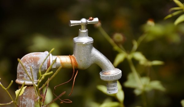 Las comunidades de Salamanca se resisten a la instalación de medidores de agua