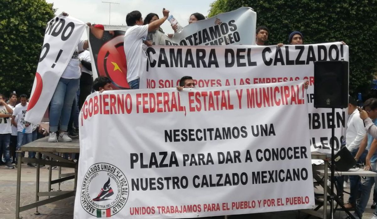 Zapateros de León se manifiestan contra calzado chino en  San Francisco del Rincón