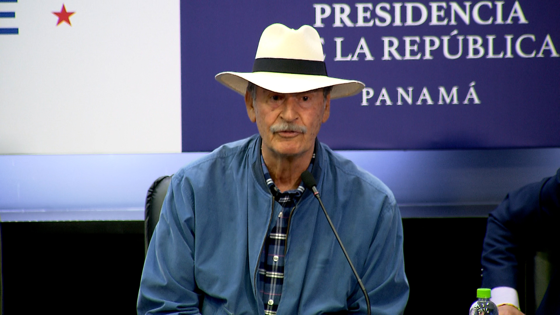 No, Vicente Fox no murió hoy, ¿de dónde salió esta Fake News? 