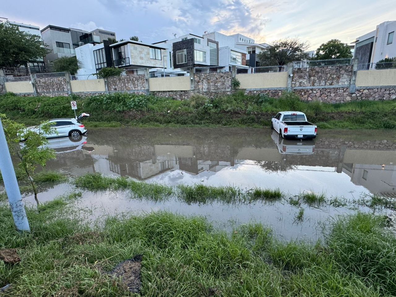 Lluvias causan inundaciones y daños en León y Acámbaro