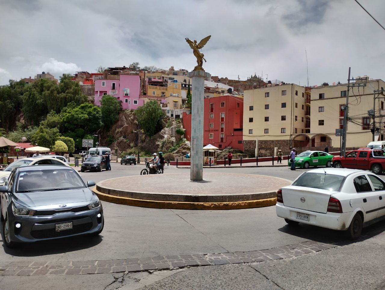 La Glorieta del Ángel de la Independencia en Guanajuato presenta daños en su estructura 