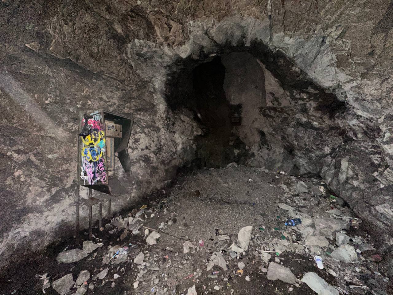 Entre escombro y humedad, abandonan al respirador del túnel Los Ángeles en Guanajuato 