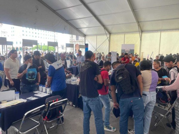 Realizan en Irapuato tercera feria del empleo, ofertan más de 700 plazas